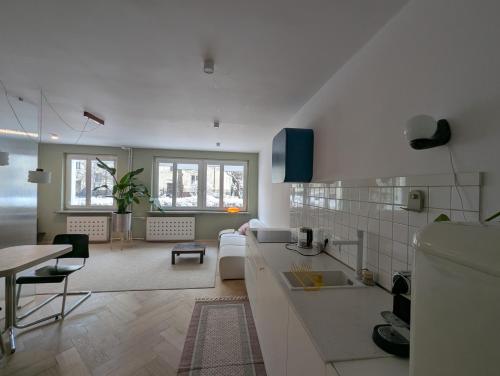 En eller flere senge i et værelse på Rakietników vintage condo