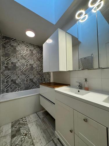 Duplex top floor 1km from Eiffel Tower