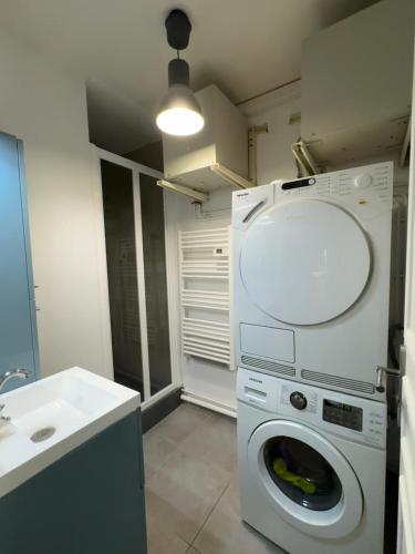 Duplex top floor 1km from Eiffel Tower