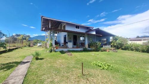 En have udenfor hacienda girasol