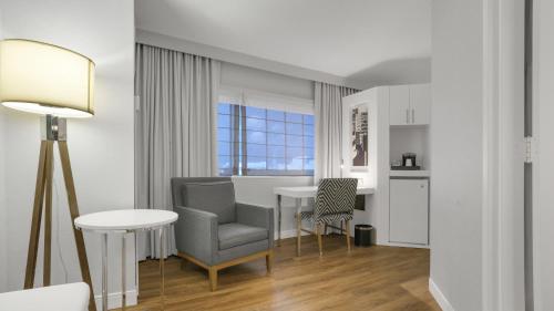 Et opholdsområde på World Cup Fan Hotel Near MetLife Gameday Shuttle