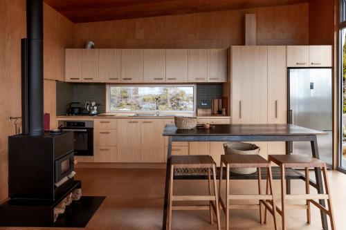 Nhà bếp/bếp nhỏ tại Swansong - Experience simple environmental living