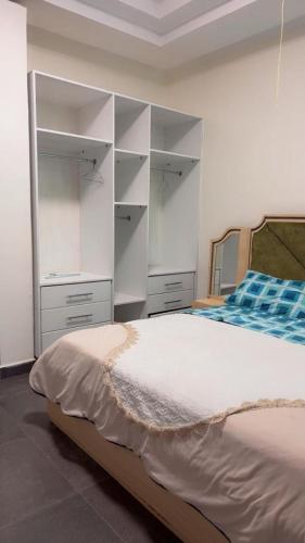เตียงในห้องที่ Gratien apartment