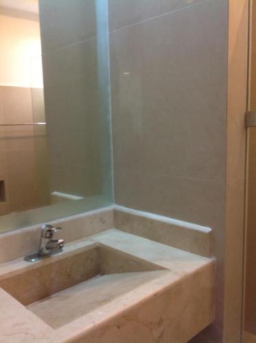 a bathroom with a sink and a shower at Condo Riviera in Puerto Aventuras