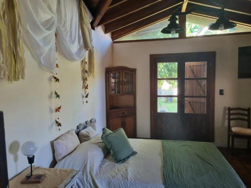 a bedroom with a bed in a room with a window at Cabaña Loft Los Grillos in Mar de Ajó