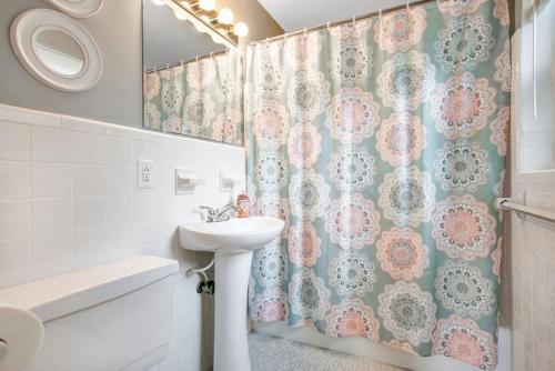 Phòng tắm tại Home away from Home!