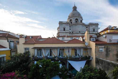 Duplex with terrace in Alfama, Central Lisbon
