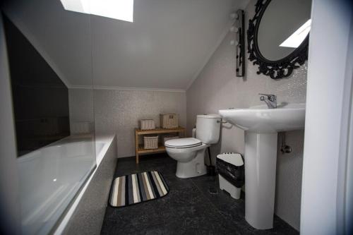 Duplex with terrace in Alfama, Central Lisbon