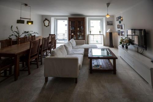 Duplex with terrace in Alfama, Central Lisbon
