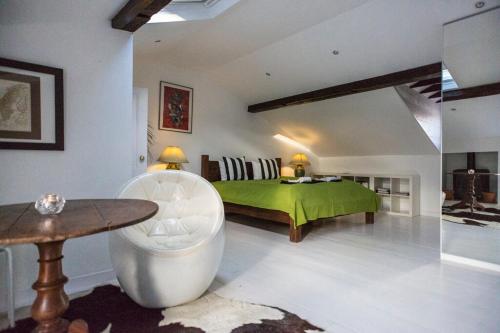 Duplex with terrace in Alfama, Central Lisbon