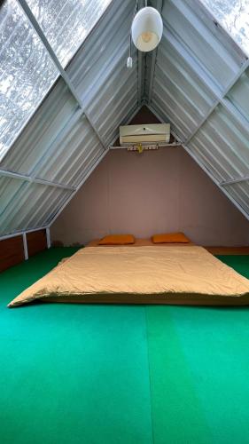a room with a bed in a tent at camping camp modern in Ciater