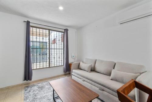 Et opholdsområde på Elegante Casa Completa. Merida, Yucatan / House MR