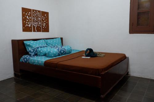 En eller flere senge i et værelse på Omah Kuwitan, Traditional Java Home & Hospitality