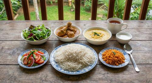 een tafel met borden en kommen eten bij ISARA Guest in Polonnaruwa