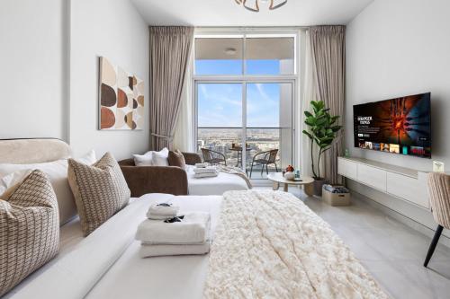 Cozy Studio with 31st Floor Miracle Garden View