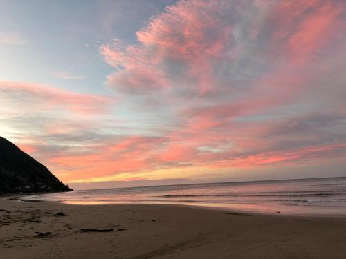 Billede fra billedgalleriet på Beach loft Makorori i Wainui
