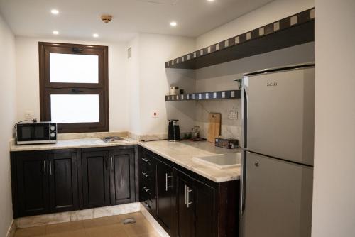 Кухня или мини-кухня в Cozy Villa
