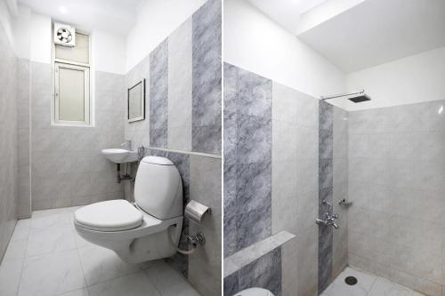 un bagno con wc e doccia di FabHotel Divine a Gurgaon