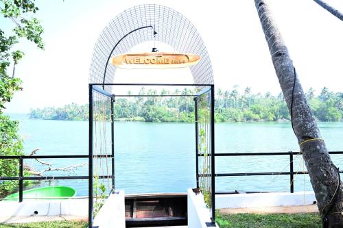 aentedentedentedented stand with a view of the water at Orchid Lake View Resort in Paravūr