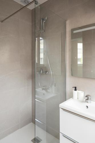 a bathroom with a shower and a sink at Nice air-conditioned studio, close to Paris in Le Pré-Saint-Gervais