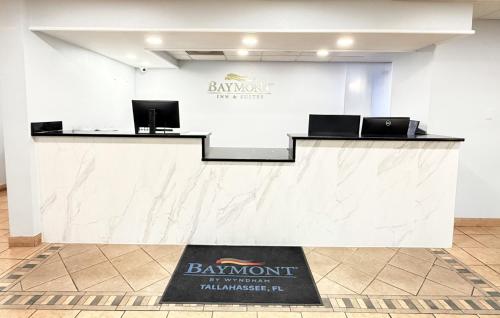 Lobbyen eller receptionen på Baymont by Wyndham Tallahassee