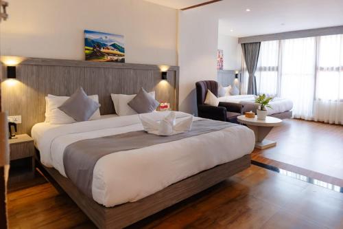 En eller flere senge i et værelse på Maharaja The Royal Hotel