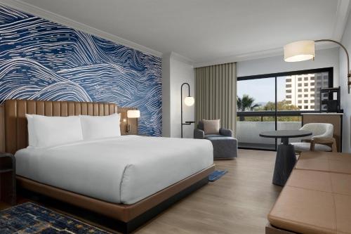 En eller flere senge i et værelse på Hyatt Regency Irvine