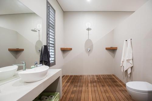 a bathroom with two sinks and a toilet at Star Dam Lodges in Dargle