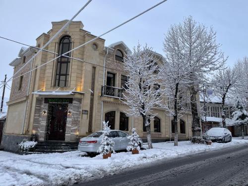 Yaffle Inn Shaki Boutique Hotel iarna