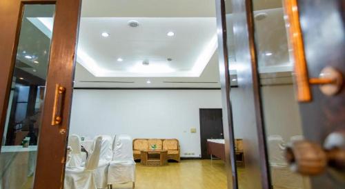 Et badeværelse på Royal Diamond Hotel