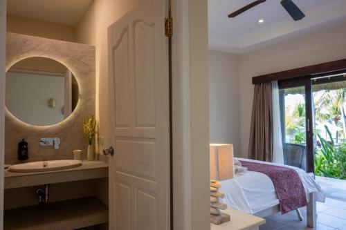 Phòng tắm tại Kubu Indah Dive & Spa Resort