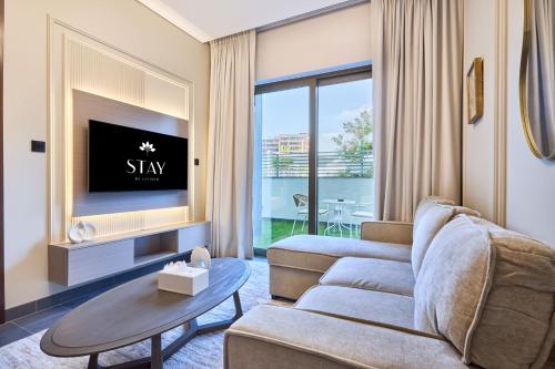 STAY BY LATINEM Luxury 1BR Holiday Home CB 0618 Near Burj Khalifa