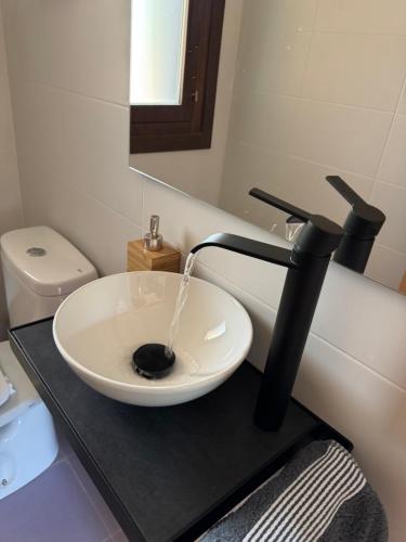 een wastafel in een badkamer met een kraan bij Luxury Housing in Formigal in Formigal