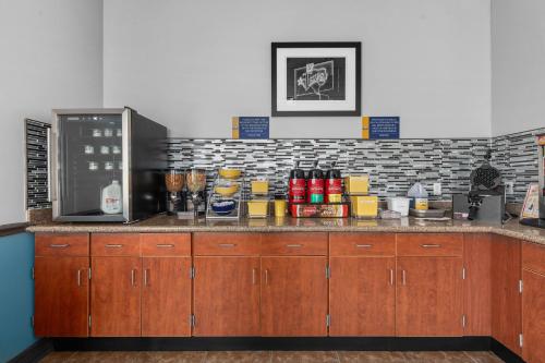 Køkken eller tekøkken på Days Inn by Wyndham Salado