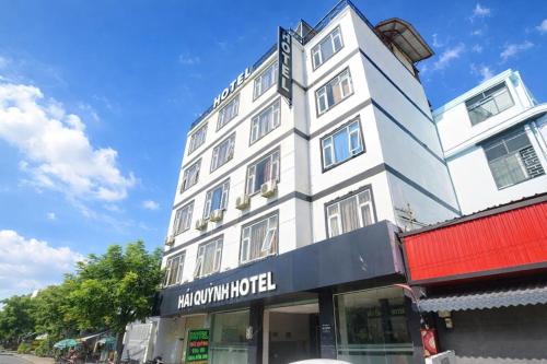 Tòa nhà nơi khách sạn tọa lạc