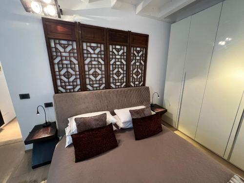 a room with a couch and two chairs and a wall at Charles in Verbania