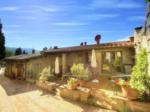 Afbeelding uit fotogalerij van Attractive apartment in typical Tuscan style in Figline Valdarno