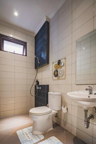 a bathroom with a toilet and a sink at Your Luxury Villa in the South of Jakarta in Samporo