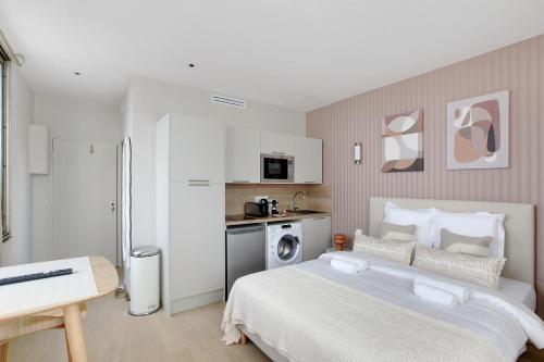Modern, Cozy Studio with AC in Neuilly Area