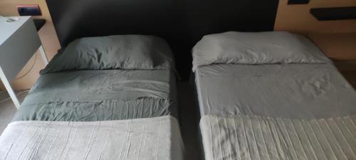 En eller flere senge i et værelse på Habitación en piso compartido