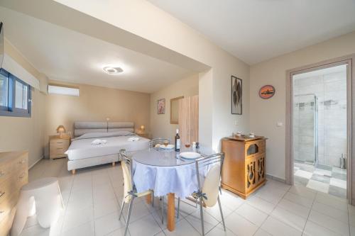 Giường trong phòng chung tại Makis Dream Apartments - Antigoni