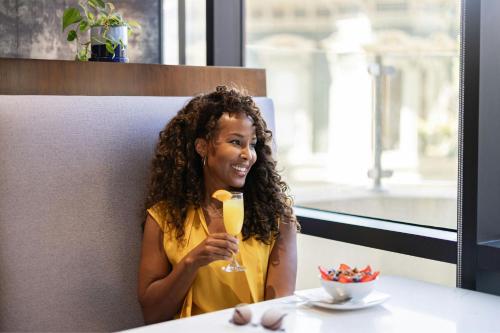 Khách lưu trú tại Oakland Marriott City Center