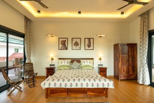 a bedroom with a bed and a table and chairs at Moti Villa in Jāmb