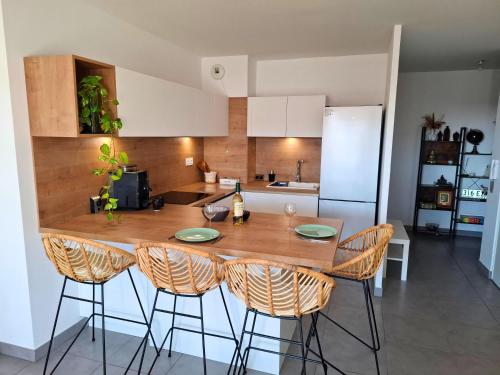 T2 confort proche centre & plages, parking, clim