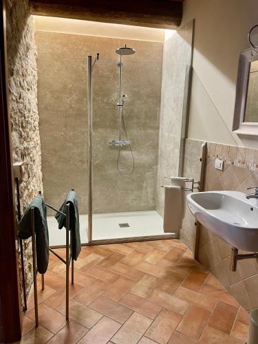 a bathroom with a shower and a sink at Casale le Fontanelle in Monte Grimano Terme