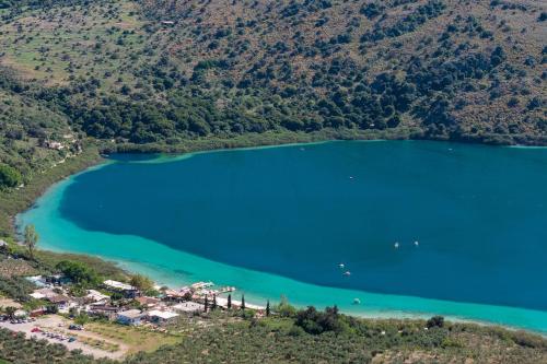 Elinor Villa - Nature Retreat amidst Mountains & Lake by etouri