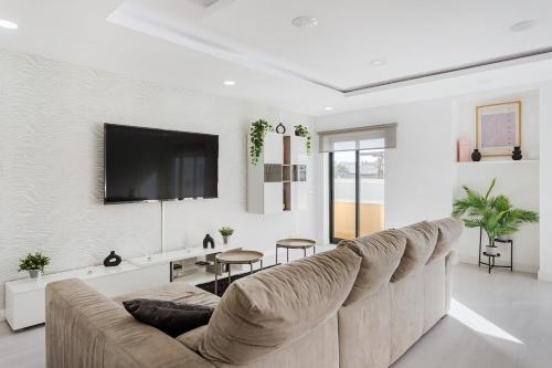 Tatiana 3Br - city center - aircon - wifi - by Homesbyfc