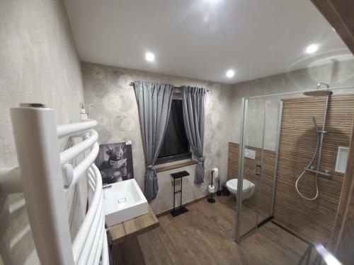 Et badeværelse på Ferienhaus Burgblick in Blankenburg