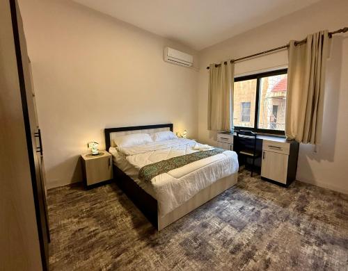 מיטה או מיטות בחדר ב-Spacious central apartment