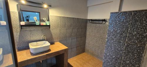 Et badeværelse på Palmgarden Resort Samui - only Adult - neu Saniert